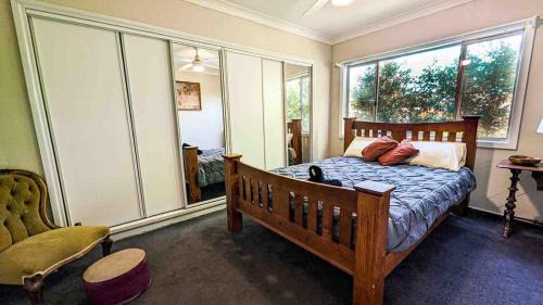 Narrandera House | Red Steps - 4 bedroom home