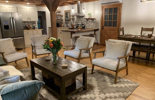 Swannanoa Cabin | Red Stone Retreat-10 Min to Asheville, Game Room, Firepit, Quiet and Secluded