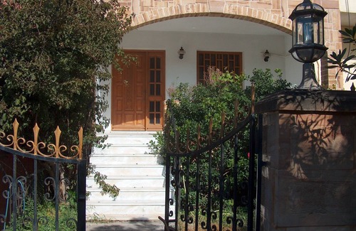 Chios House | Red Sun