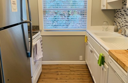 Mill Ridge Ski Chalet | Red Tree House Pet Friendly/Ski/SnowBoard/Wineries/HawksNest Tubing!