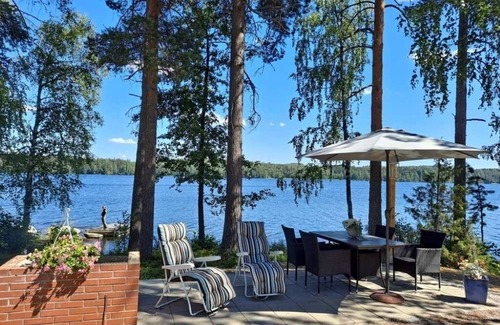 Hiukkajoki House | Red vacation home