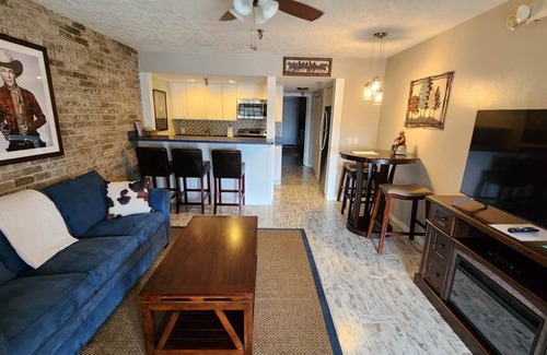 River Ranch Condo | Red, White & RODEO River Ranch Family Suite! Golf Cart for Rent! 205