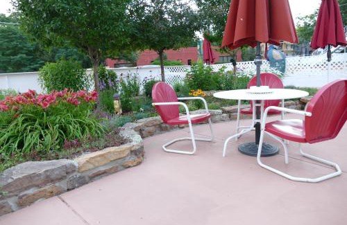 Manitou Springs Hotel | Red Wing Motel