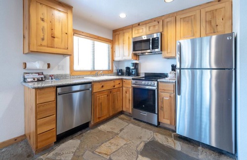 Tahoya Shores Condo | Red Wolf Lakeside Lodge