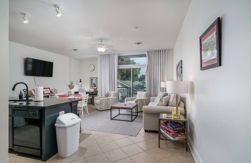 Tuscaloosa Condo | Red Zone: Walk to Stadium | 2BR/2BA Condo with Rooftop Patio