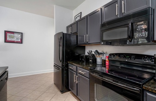 Tuscaloosa Condo | Red Zone: Walk to Stadium | 2BR/2BA Condo with Rooftop Patio