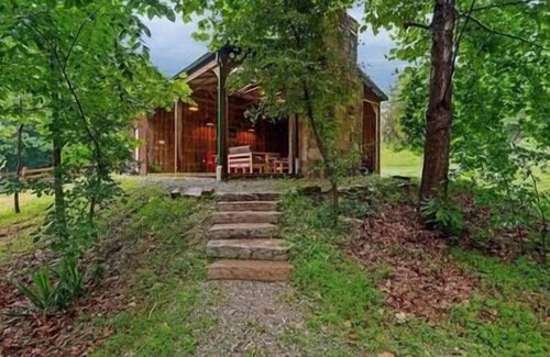Bee Spring Cabin | Redbird Hideaway With Hot Tub