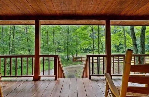 Bee Spring Cabin | Redbird Hideaway With Hot Tub