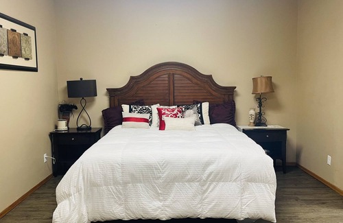 Sioux Falls Apartment | Redbrick - 3-Bedroom Cozy Apartment close to Downtown & Hospitals