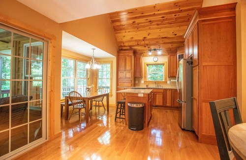 Townsend Cabin | Redbud Retreat ~ Rustic family friendly cabin with New Hot Tub in Townsend!