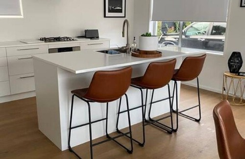 Redcliffs Apartment | Redcliffs getaway on the Coastal Pathway to Sumner