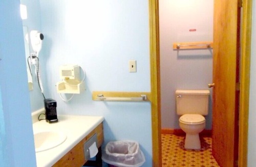 Robbinston Hotel | Redclyffe Shore Motor Inn