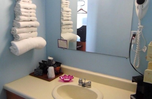 Robbinston Hotel | Redclyffe Shore Motor Inn