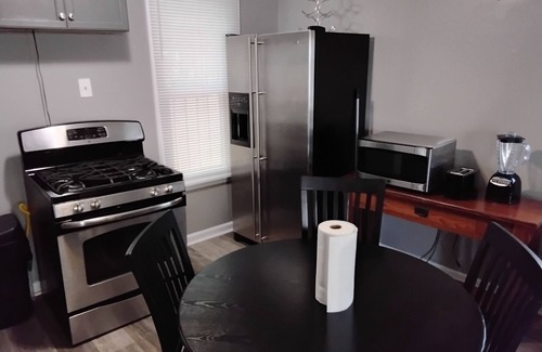 Vollintine-Evergreen Apartment | Redd's Cozy Corner