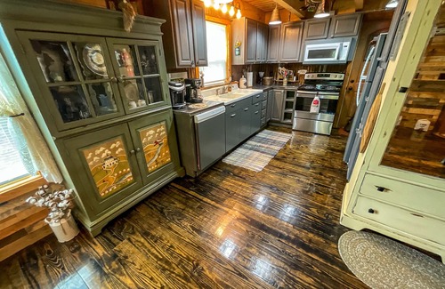 Millers Creek Cabin | Reddies River Retreat Available Labor Day Weekend!