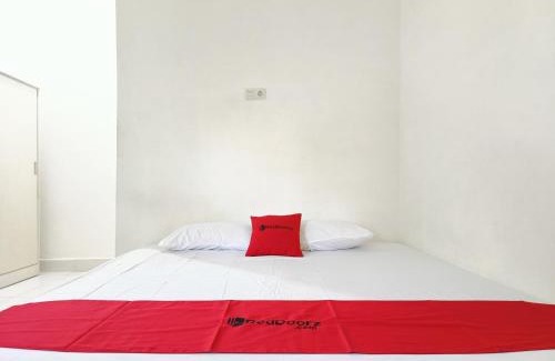 Kendari Hotel | RedDoorz @ Al Muhajir Homestay Kendari