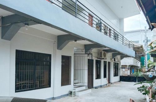 Jaro Hotel | RedDoorz at Aurea Apartelle