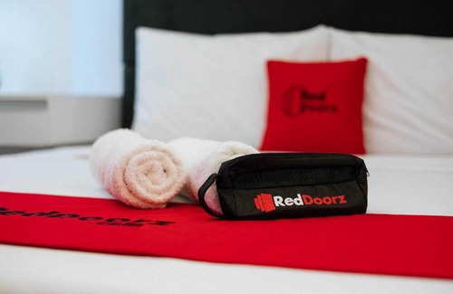 Palu Hotel | RedDoorz At Brizky Hotel Palu