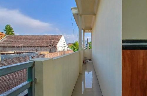 Pasuruan Hotel | RedDoorz at Dien Homestay Syariah Alun-alun Pasuruan