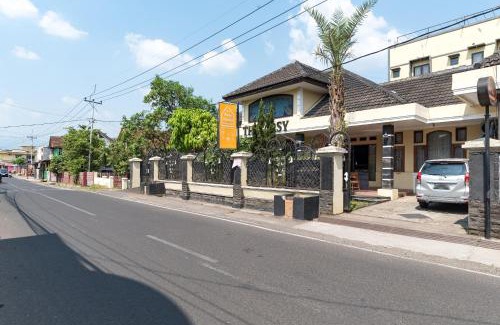 Tasikmalaya Hotel | RedDoorz at Jalan Siliwangi Tasikmalaya
