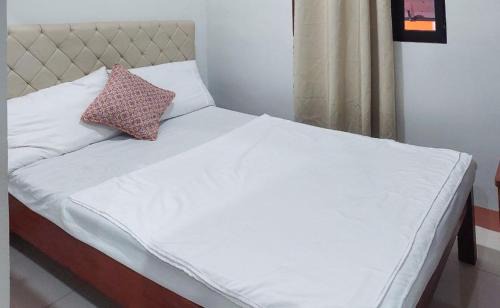 Irosin Hotel | RedDoorz at JL Lodging House and Cafe Irosin