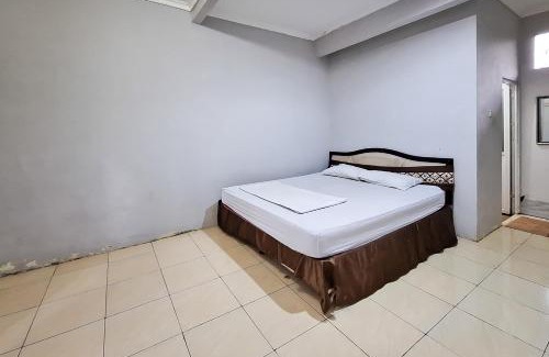Tenjolaya Hotel | RedDoorz at Kampung Istal Bogor