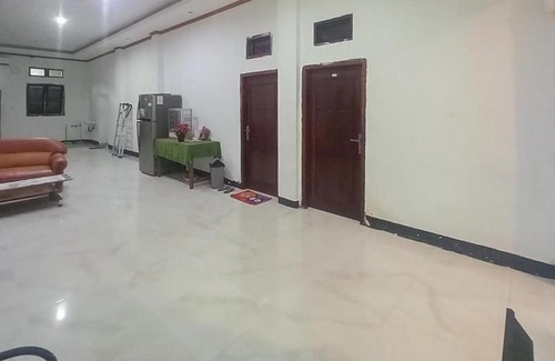 Kotaraja Hotel | RedDoorz @ Cigombong