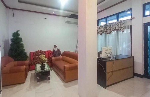 Kotaraja Hotel | RedDoorz @ Cigombong