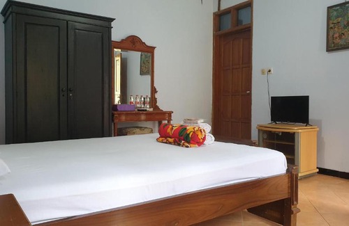 Kotaraja Hotel | RedDoorz @ Cigombong