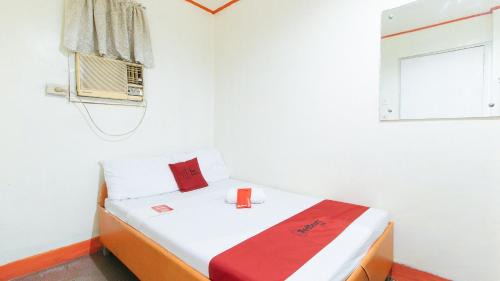 San Jose Hotel | RedDoorz @ Golden Travellers Inn Antique