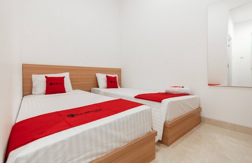 Mandai Hotel | RedDoorz @ Graha Cemerlang Maros