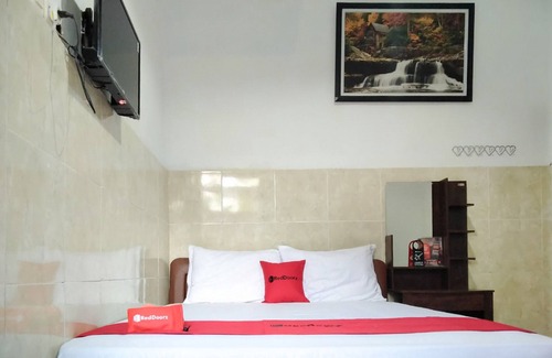 Sumenep House | RedDoorz @ Hotel Surabaya Sumenep