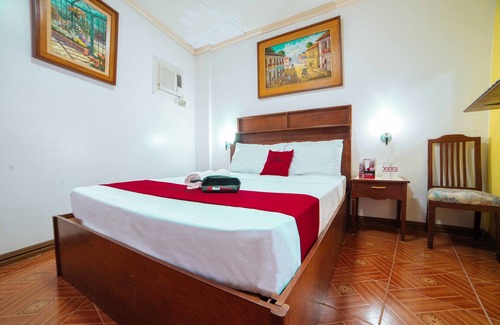 Malabanias House | RedDoorz @ La Casa Guesthouse