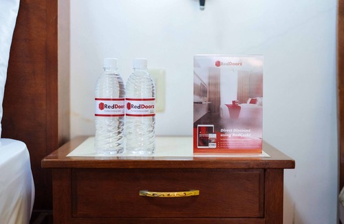 Malabanias House | RedDoorz @ La Casa Guesthouse