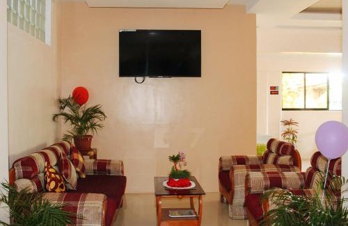 Culasi Hotel | RedDoorz @ LS Suites Poblacion Culasi Antique