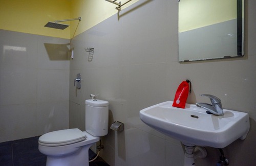 Kendari Hotel | RedDoorz near Citraland Waterpark Kendari