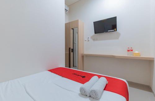 West Cirebon Hotel | RedDoorz near CSB Mall Cirebon