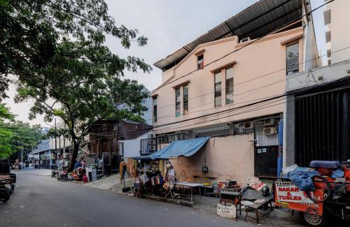 Tanjung Duren Utara Hotel | RedDoorz near Esa Unggul University Jakarta Campus
