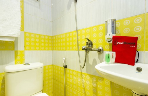 Gambir House | Reddoorz near Gajah Mada Plaza 2
