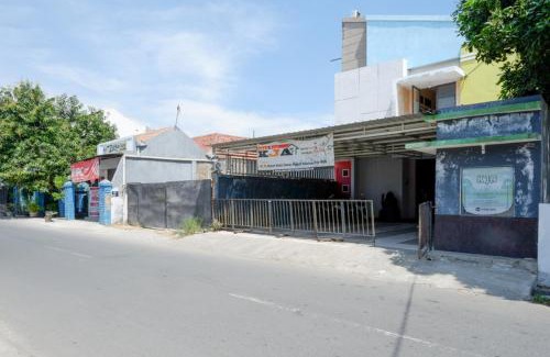 Tegal House | RedDoorz near GOR Wisanggeni