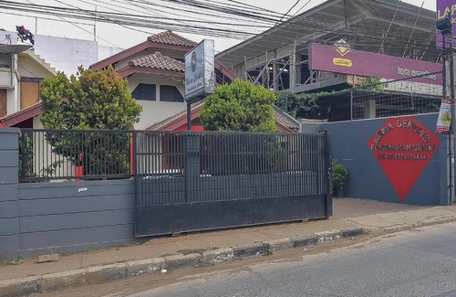 Cileunyi House | RedDoorz near IPDN 2
