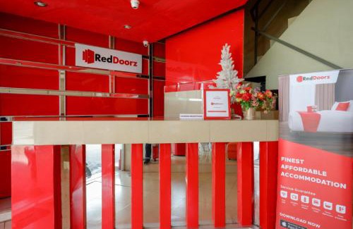 Pulupanda Hotel | RedDoorz near Kendari Beach 2