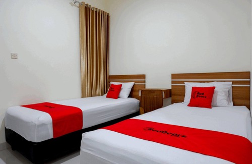 Purwokerto House | RedDoorz near Living Plaza Purwokerto