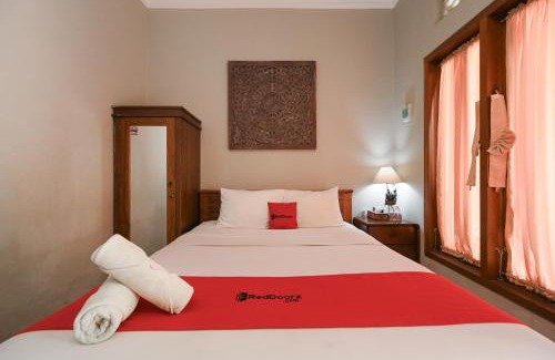 Sidakarya Hotel | RedDoorz near Mertasari Beach 2