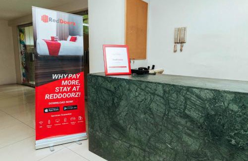 Palanan Hotel | RedDoorz near Osmena Highway 1