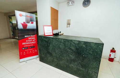 Palanan Hotel | RedDoorz near Osmena Highway 1