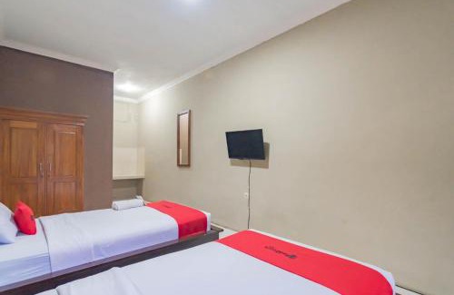 Cikakak Hotel | RedDoorz near Pantai Karang Hawu Pelabuhan Ratu