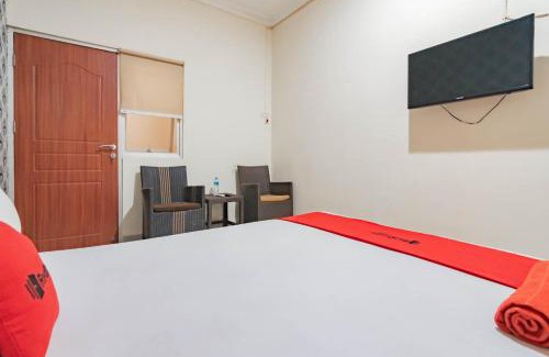 Balikpapan Hotel | RedDoorz near Pasar Klandasan Balikpapan