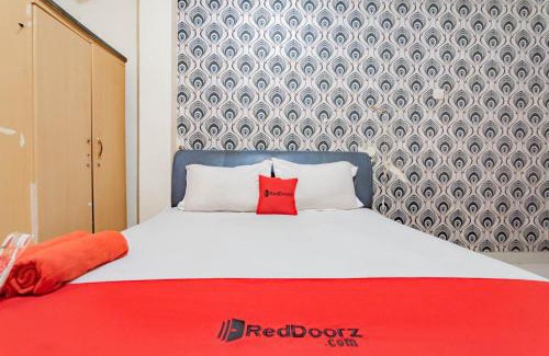 Balikpapan Hotel | RedDoorz near Pasar Klandasan Balikpapan