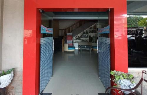 Poso Hotel | RedDoorz near Poso City Mall
